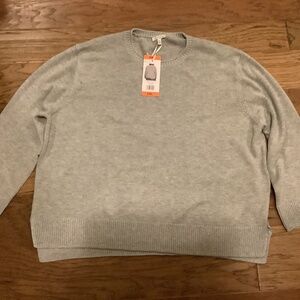 Women’s crewneck sweater new